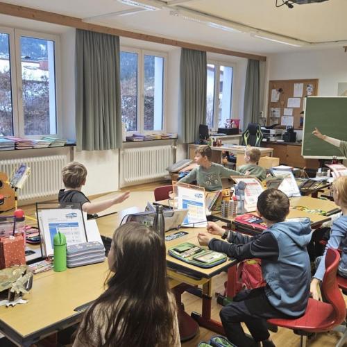 Die Diätologin erzählt den Schülern eine Geschichte 