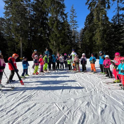 Skitag auf der Piste - Volksschule Forchach und Vorderhornbach