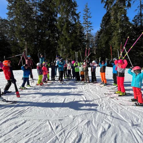 Skitag auf der Piste - Volksschule Forchach und Vorderhornbach