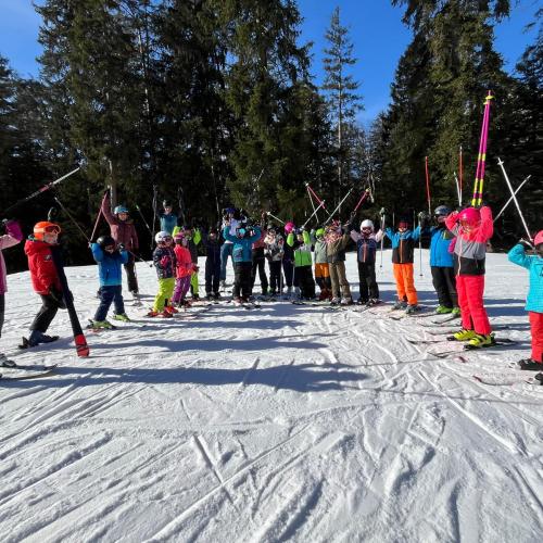 Skitag auf der Piste - Volksschule Forchach und Vorderhornbach