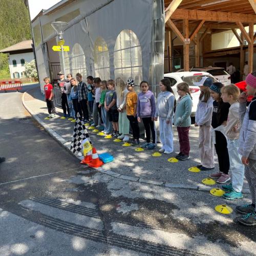 Schulkinder werden eingeschult