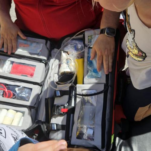 Geöffneter Notfallrucksack