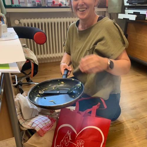 Ortsbäuerin Anna kocht Eierspeiße