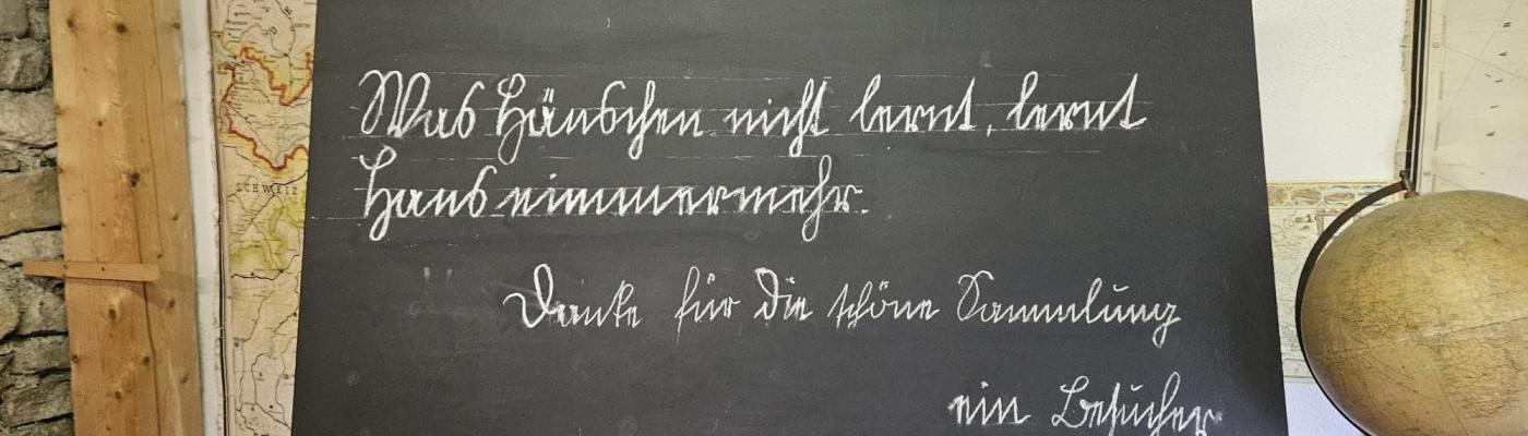 Tafel mit einer alten Schrift 