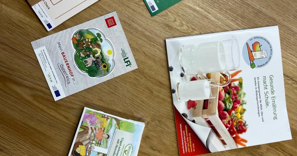 Hier werden einige Broschüren zum Thema Apfel gezeicht